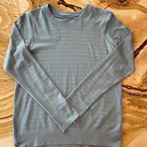 Lululemon Cascade Blue Breeze perforated top size 4